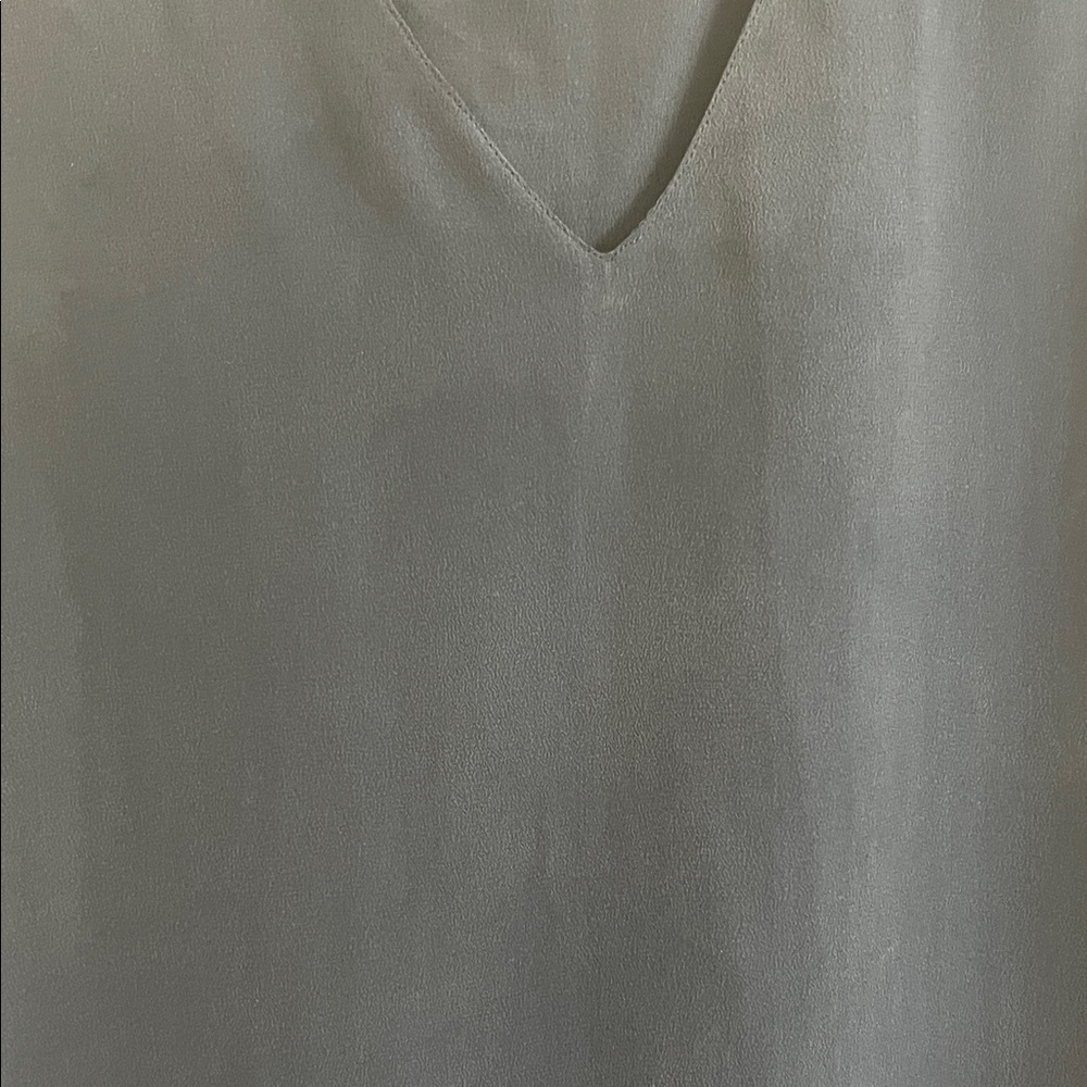Equipment 100% Silk Sleeveless Navy Top - Picture 3 of 6